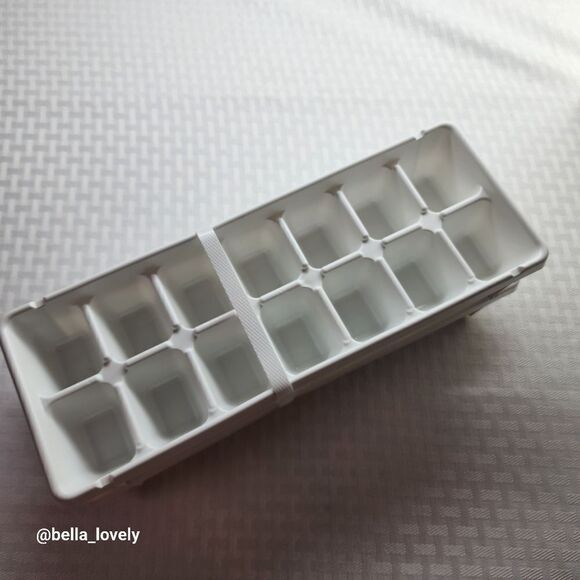 🏖 Mainstays Eezy Out Ice Cube Maker Tray - White Plastic 2 pack - Picture 2 of 3